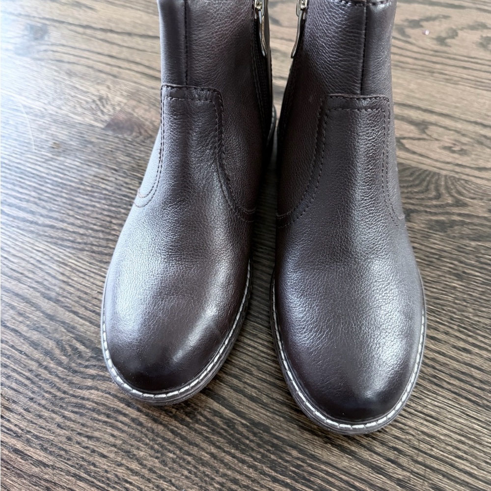 Marc Fisher /Easy Spirit women juna almond Brown Treaded Sole Ankle Boot NWOT